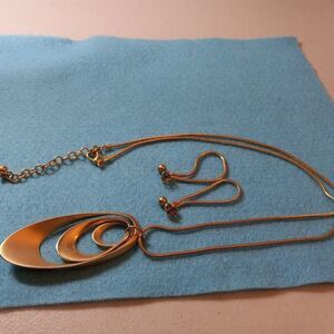 Vintage Gold Tone Snake Necklace Oval Pendant/Earrings  Grandmacore Chic Retro